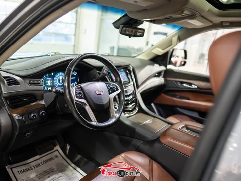 Used 2018 Cadillac Escalade ESV Premium Luxury image 13