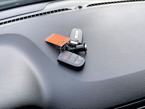 Used 2022 Jeep Grand Cherokee Laredo E image 12