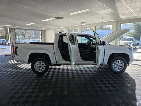 New 2025 Toyota Tacoma SR5 AWD/4WD image 15