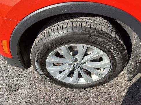 Used 2018 Volkswagen Tiguan SE image 19