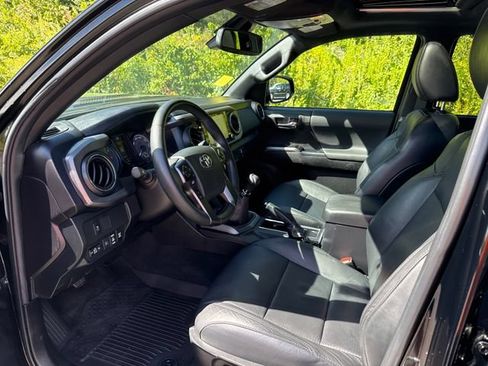 Used 2023 Toyota Tacoma TRD Sport w/ TRD Premium Sport Package AWD/4WD image 11