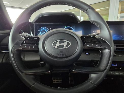 Used 2025 Hyundai Elantra SEL FWD image 21