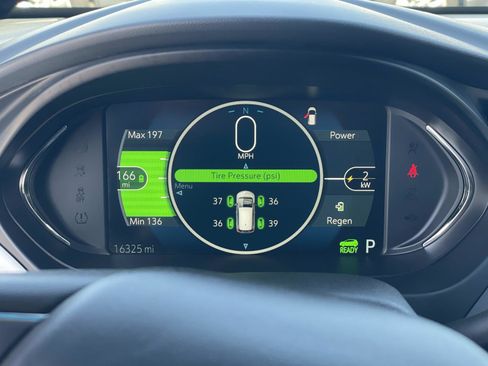 Used 2019 Chevrolet Bolt Premier w/ Infotainment Package image 18