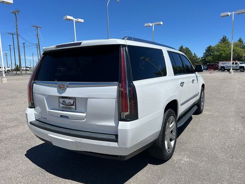 Certified 2019 Cadillac Escalade ESV Luxury AWD/4WD image 5