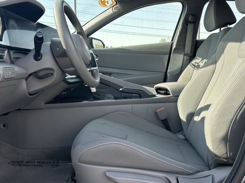 Used 2024 Hyundai Elantra SEL image 12