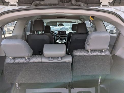 Used 2023 Toyota Sienna XLE image 16