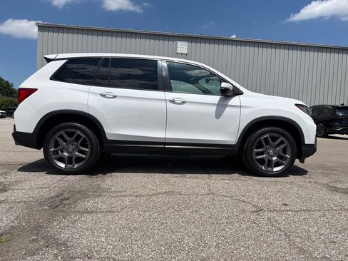 Used 2023 Honda Passport EX-L image 6