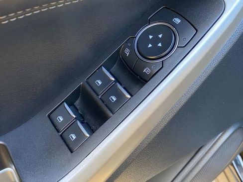 Used 2021 Ford Explorer XLT image 14