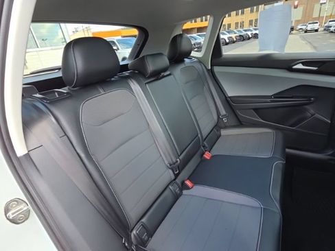Used 2022 Volkswagen Taos SE AWD/4WD image 17