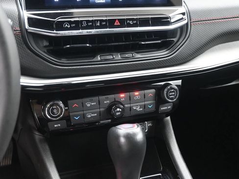 Used 2025 Jeep Compass Trailhawk AWD/4WD image 18