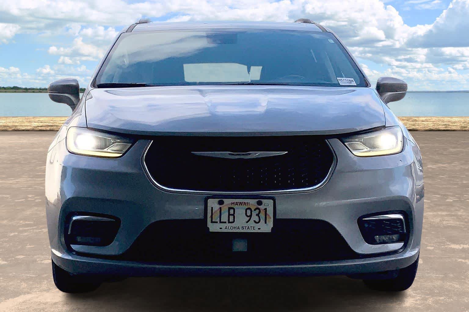 Used 2021 Chrysler Pacifica Touring-L FWD image 6