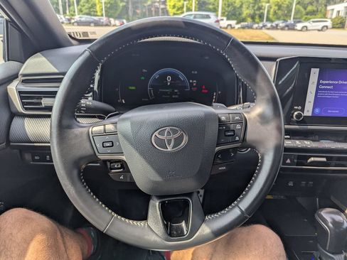 Used 2025 Toyota Camry SE FWD image 24