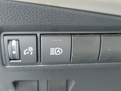 Used 2024 Toyota Corolla Cross L image 28