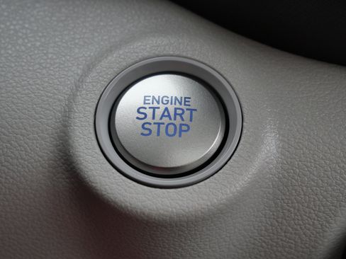 Certified 2025 Hyundai Venue SEL image 29