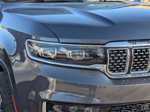 Used 2023 Jeep Grand Wagoneer Series III image 4