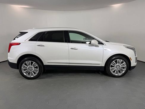 Used 2017 Cadillac XT5 Premium Luxury w/ Driver Assist Package AWD/4WD image 8