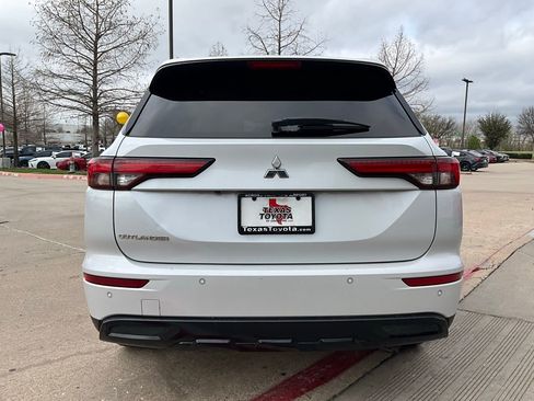 Used 2022 Mitsubishi Outlander SE image 6