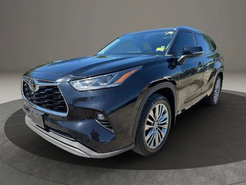 Used 2021 Toyota Highlander Platinum AWD/4WD image 1