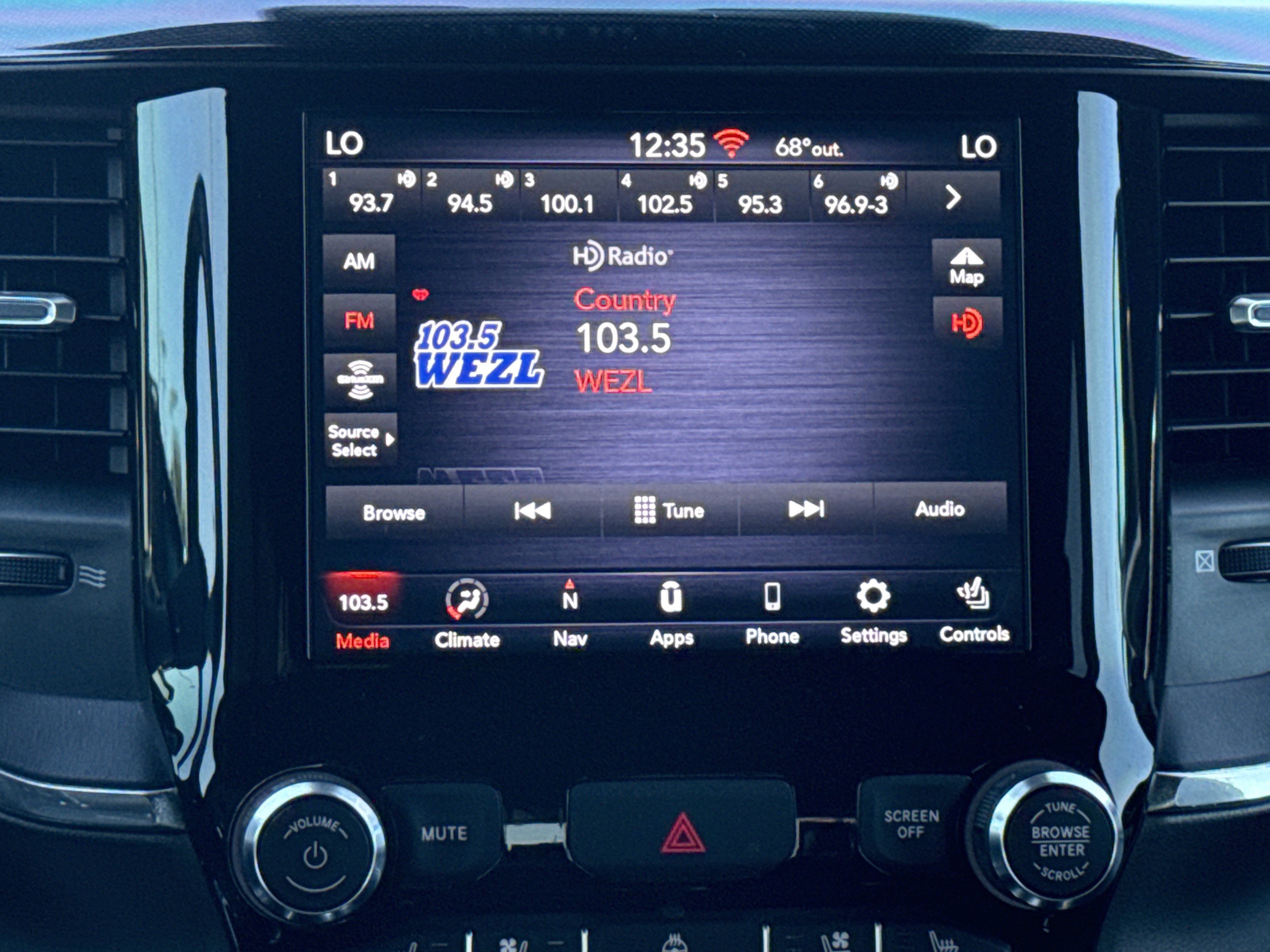 Used 2021 RAM 1500 Laramie AWD/4WD image 23