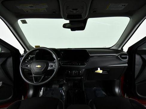 Used 2024 Chevrolet TrailBlazer LS image 18