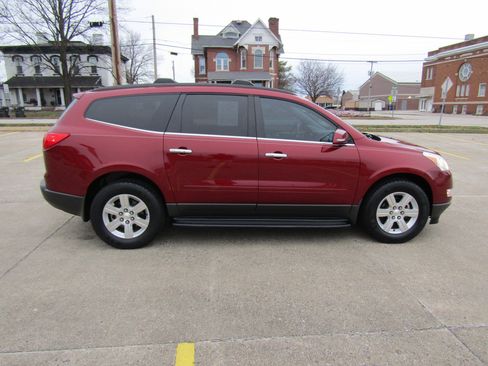 Used 2010 Chevrolet Traverse LT w/ Personal Connectivity Package image 2