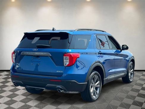 Used 2021 Ford Explorer XLT w/ Equipment Group 202A AWD/4WD image 4