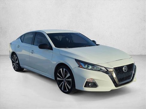 Used 2020 Nissan Altima 2.5 SR FWD image 3
