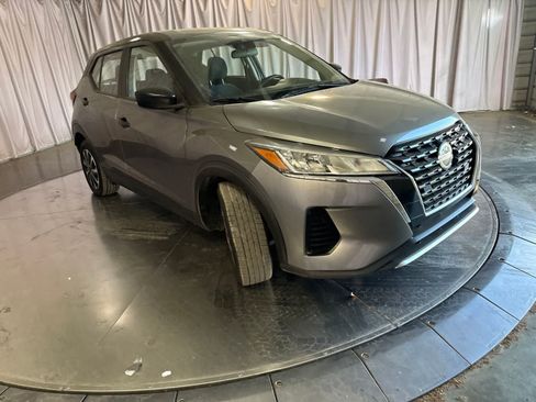 Used 2023 Nissan Kicks S FWD image 3