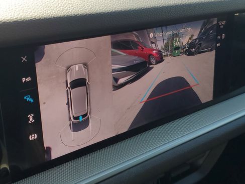 Used 2024 Porsche Cayenne image 31