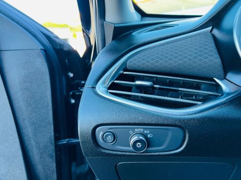 Used 2018 Chevrolet Malibu LT image 24