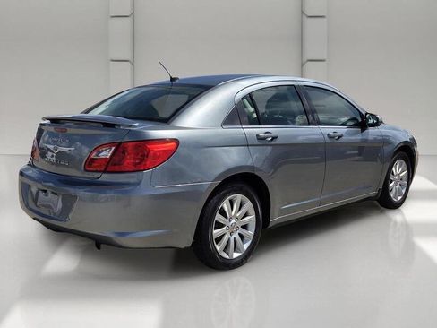 Used 2010 Chrysler Sebring Limited FWD image 5