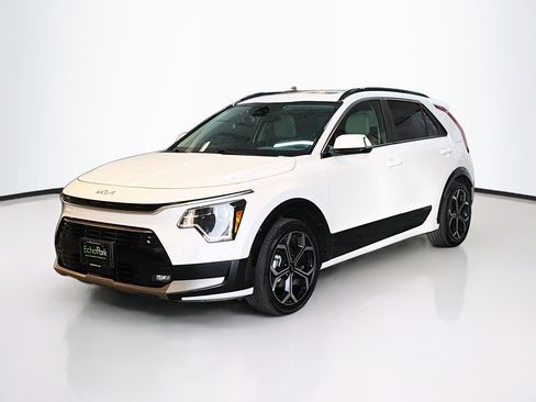 Used 2023 Kia Niro EX Touring image 3