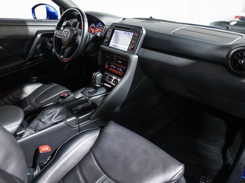 Used 2021 Nissan GT-R Premium image 21