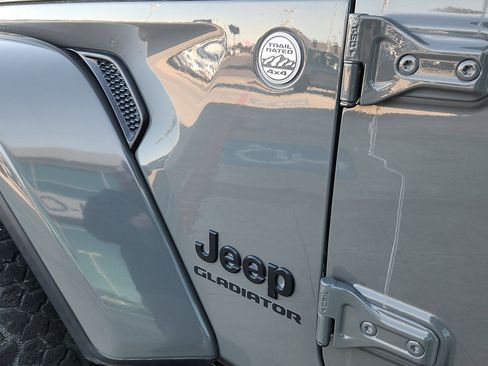 Used 2021 Jeep Gladiator Sport image 10
