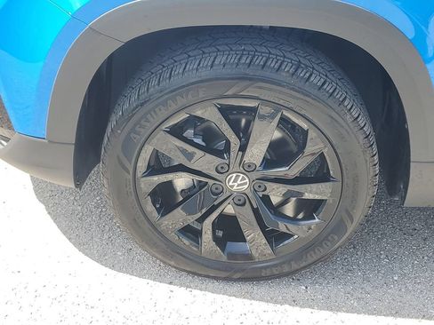 Certified 2023 Volkswagen Taos SE w/ Black Wheel Package FWD image 13