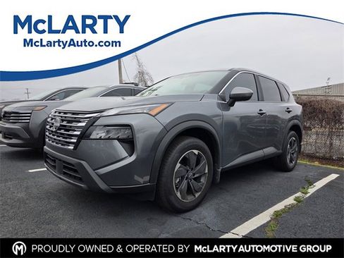 Used 2025 Nissan Rogue SV image 1