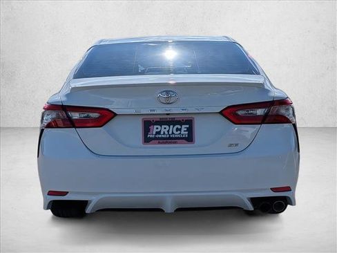 Used 2018 Toyota Camry SE w/ Moonroof Package FWD image 6
