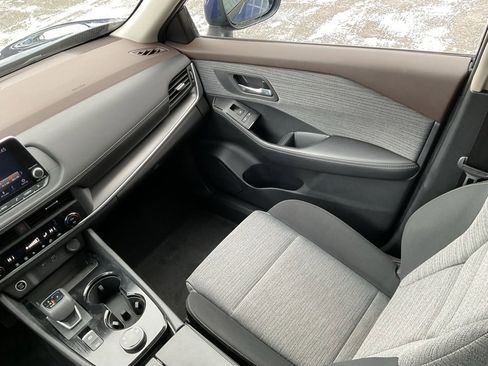 Used 2023 Nissan Rogue SV image 17