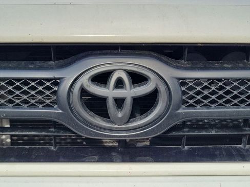 Used 2015 Toyota Tacoma PreRunner w/ SR5 Package image 22