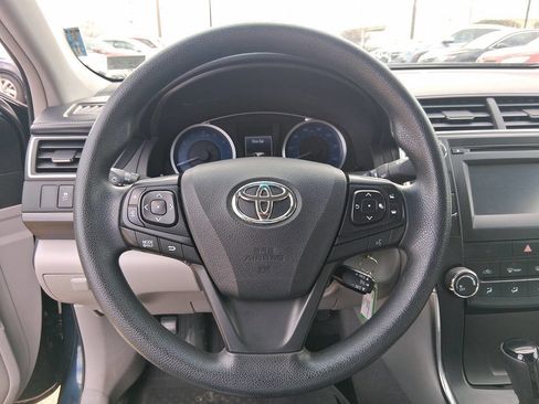 Used 2017 Toyota Camry LE image 18
