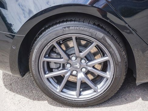 Used 2018 Tesla Model 3 Long Range RWD image 8