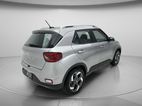 Used 2025 Hyundai Venue SEL FWD image 5