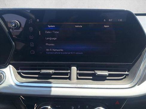 Used 2025 Chevrolet Trax LT FWD image 12