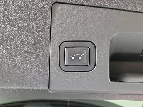 Used 2023 Cadillac XT4 Luxury w/ Driver Awareness Package FWD image 9