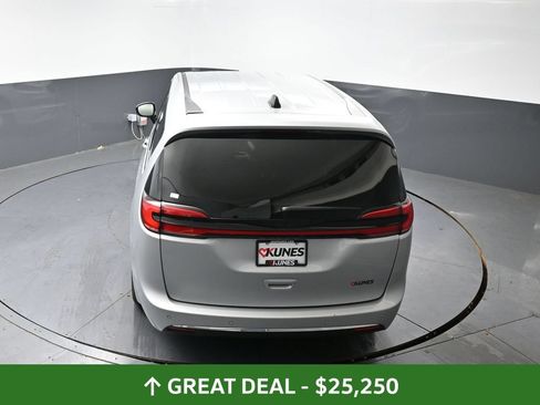 Used 2024 Chrysler Pacifica Touring-L FWD image 48