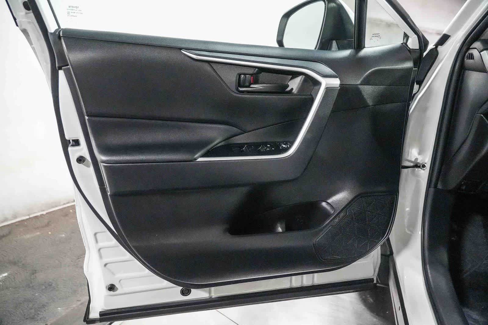 Certified 2025 Toyota RAV4 LE FWD image 21