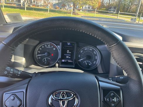 Used 2023 Toyota Tacoma TRD Sport image 30