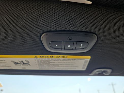 Used 2025 Chrysler Pacifica Select FWD image 17