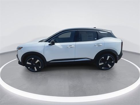 New 2025 Nissan Kicks SR w/ SR Premium Package image 5