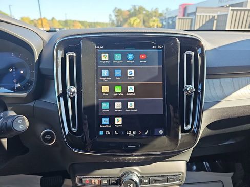 Used 2025 Volvo XC40 B5 Plus image 26